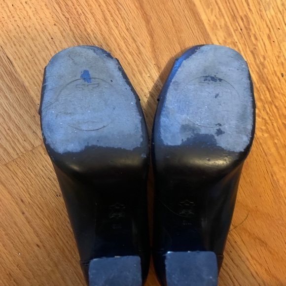 Tory burch black leather pumps sz 6 - Picture 3 of 3